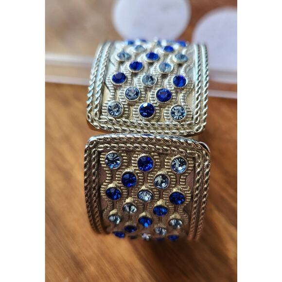 P.O.V vintage faux sapphire blue accents ladies analog wristwatch untested - Picture 3 of 5